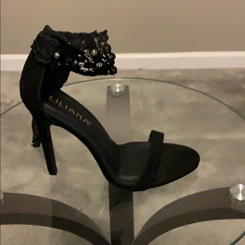 Lilliana TM High heel shoe worn 1 time !